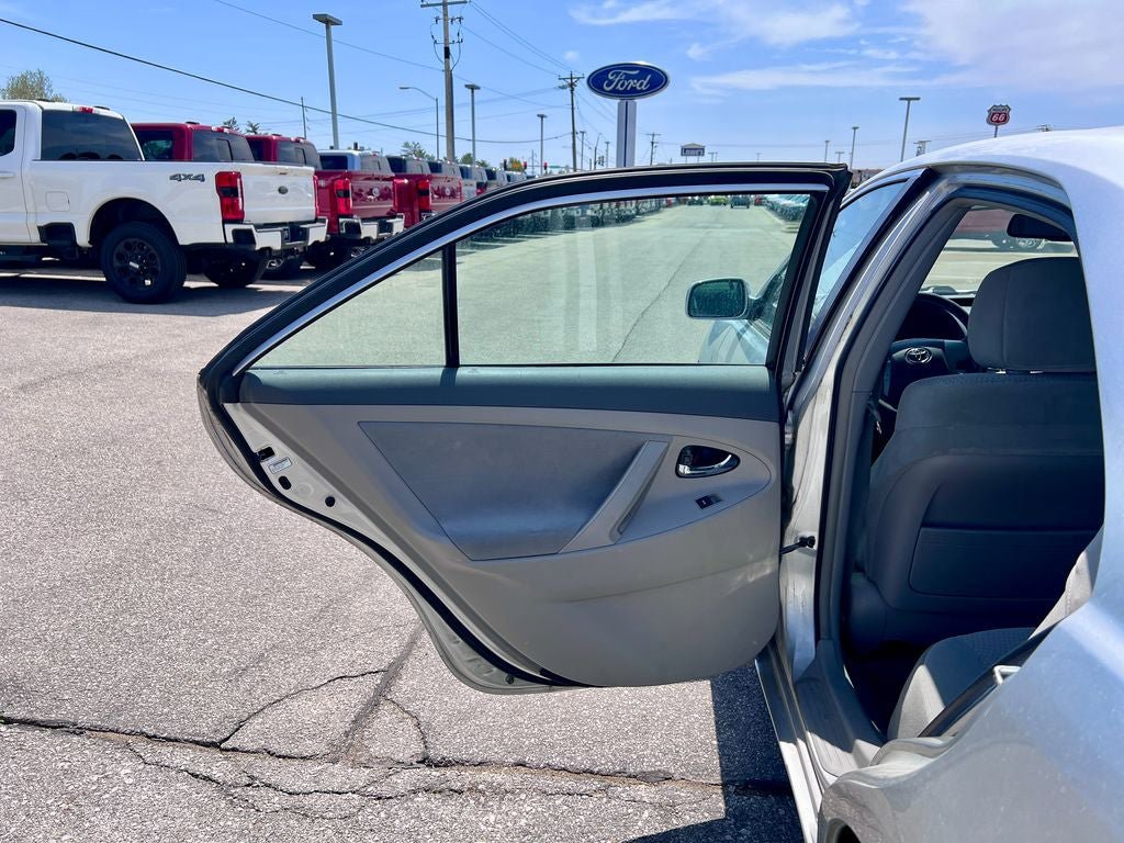 Used 2010 Toyota Camry LE FWD image 14