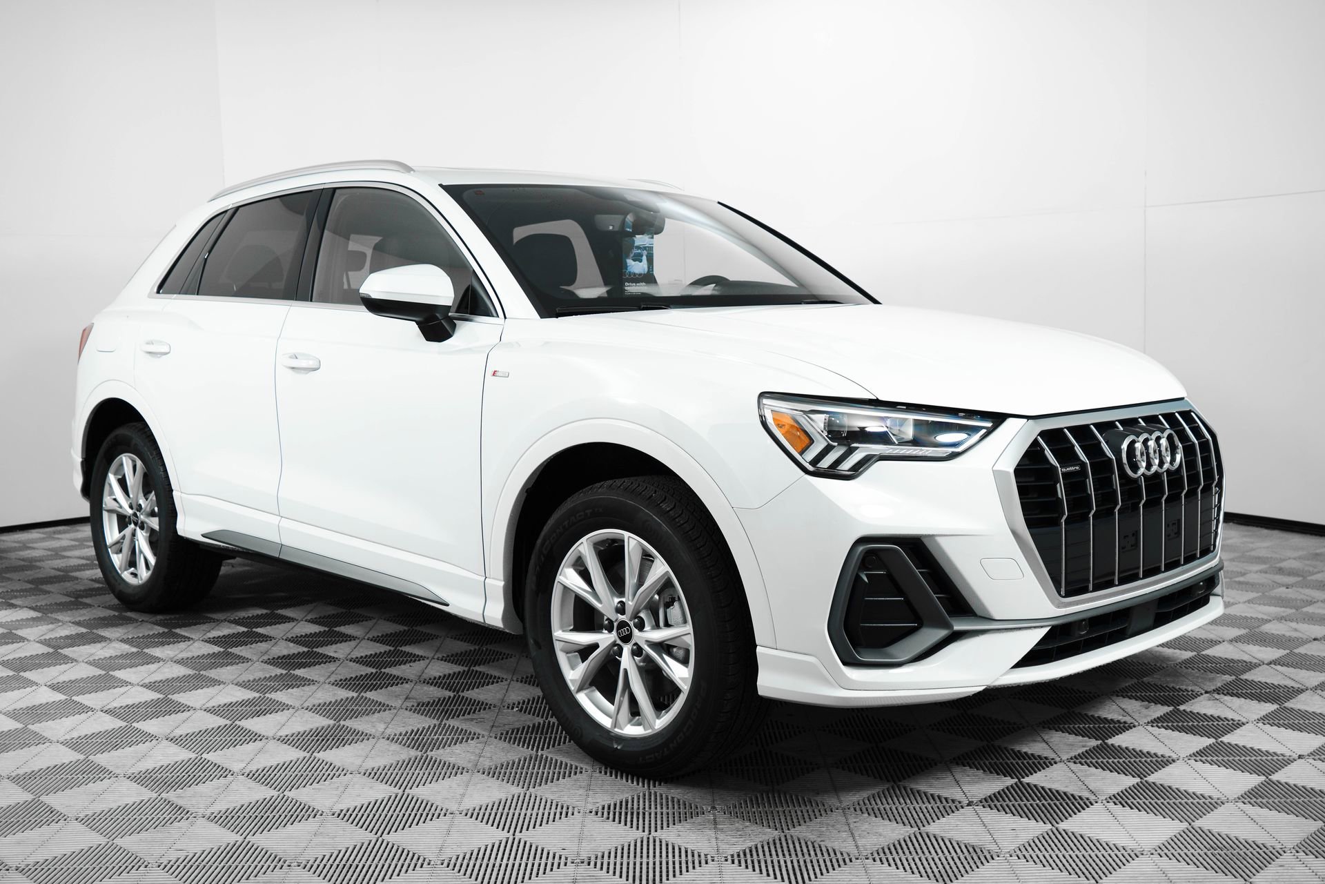 New 2025 Audi Q3 2.0T Premium
