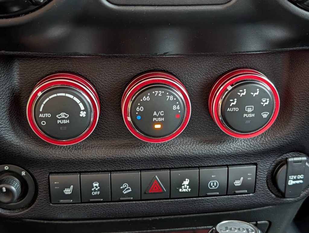 Used 2017 Jeep Wrangler Unlimited Rubicon AWD/4WD image 22