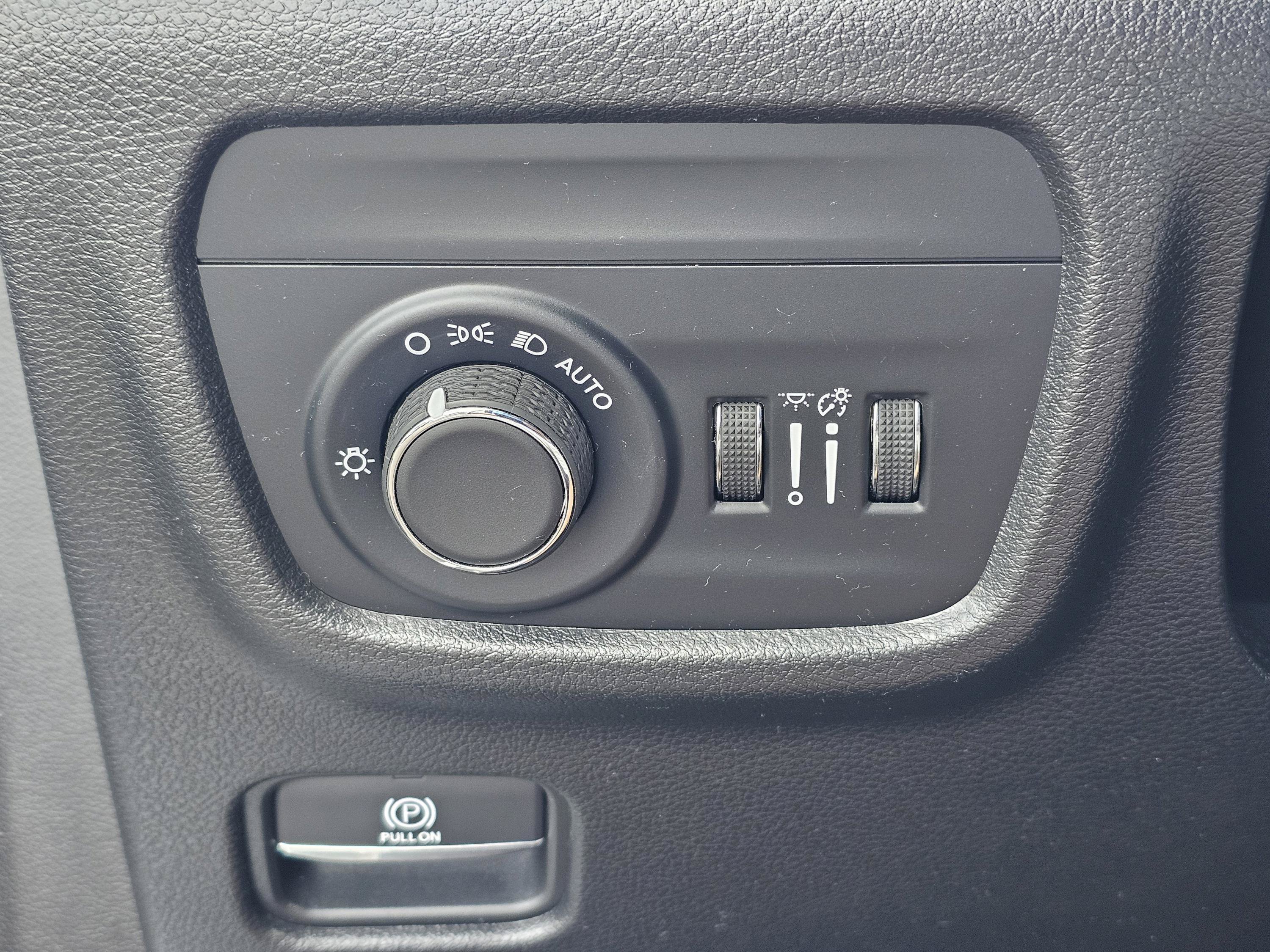 Used 2023 Jeep Grand Cherokee Altitude AWD/4WD image 19