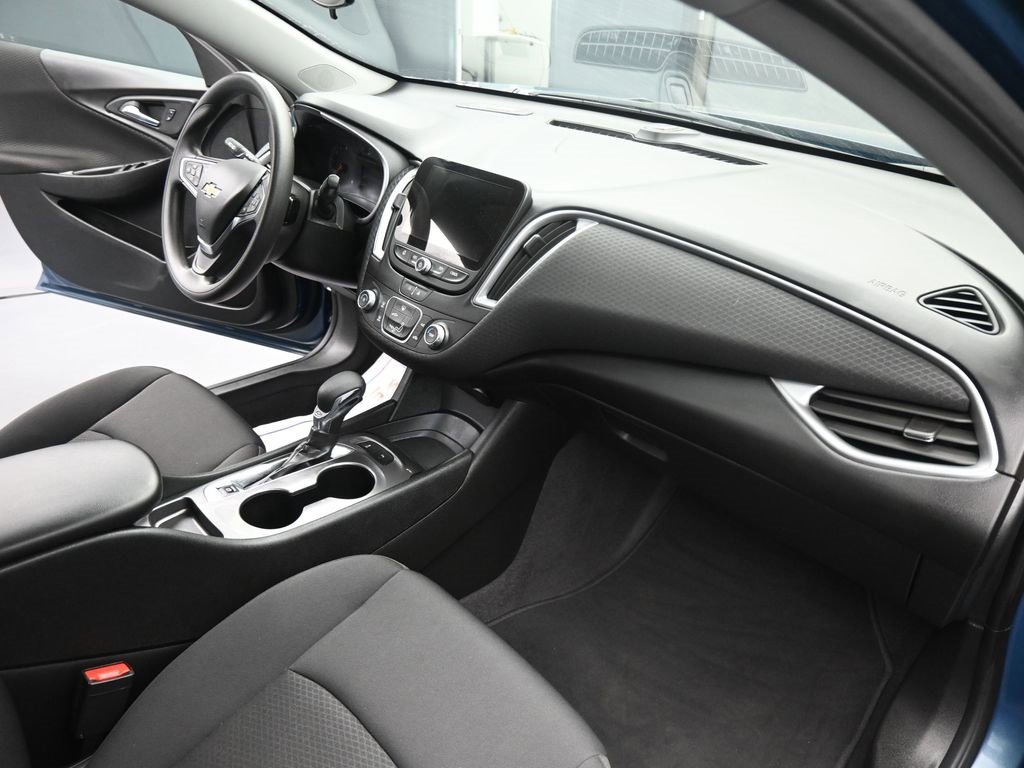 Used 2025 Chevrolet Malibu LS image 5