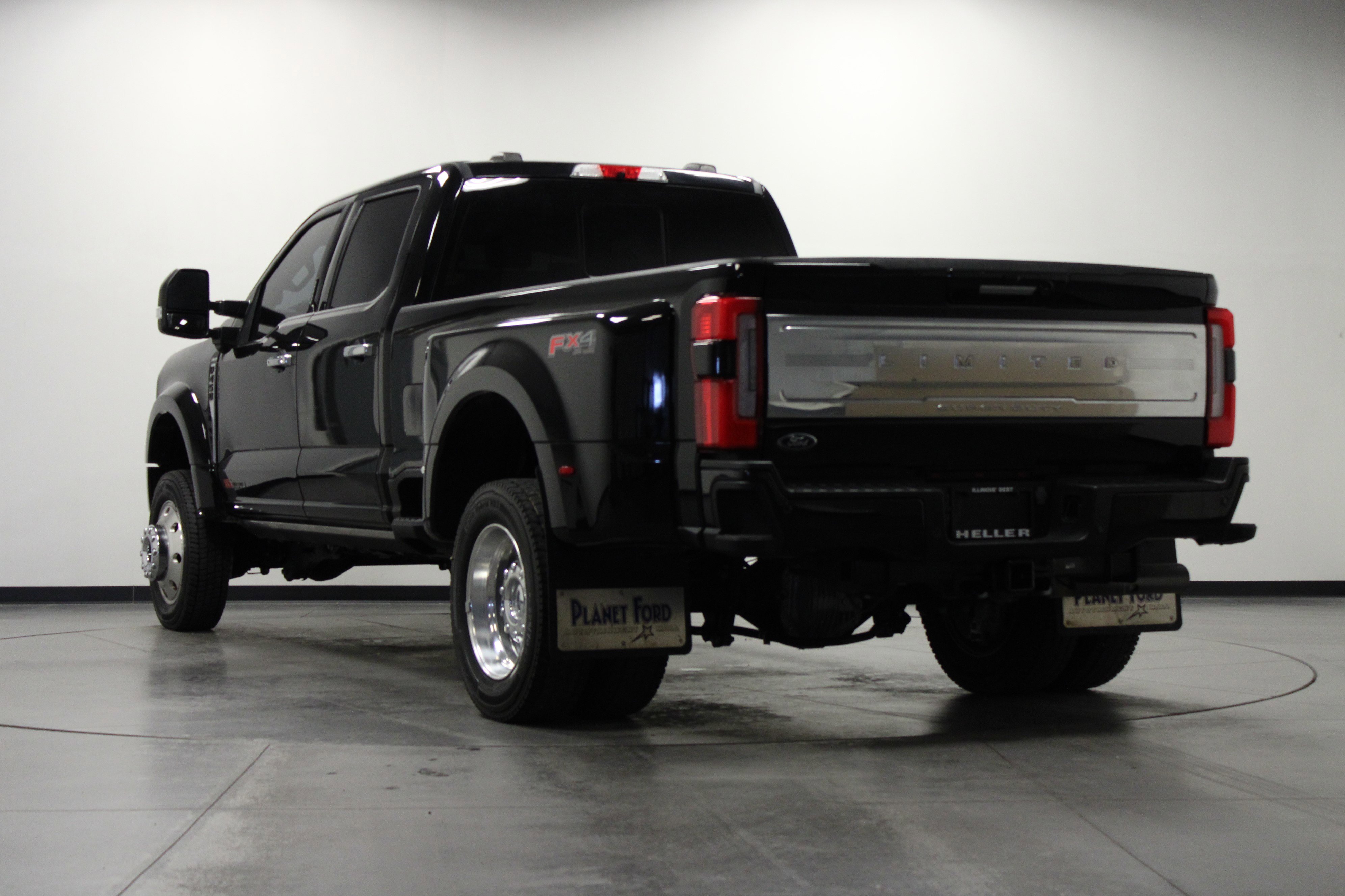Used 2023 Ford F450 Limited w/ FX4 Off-Road Package image 6
