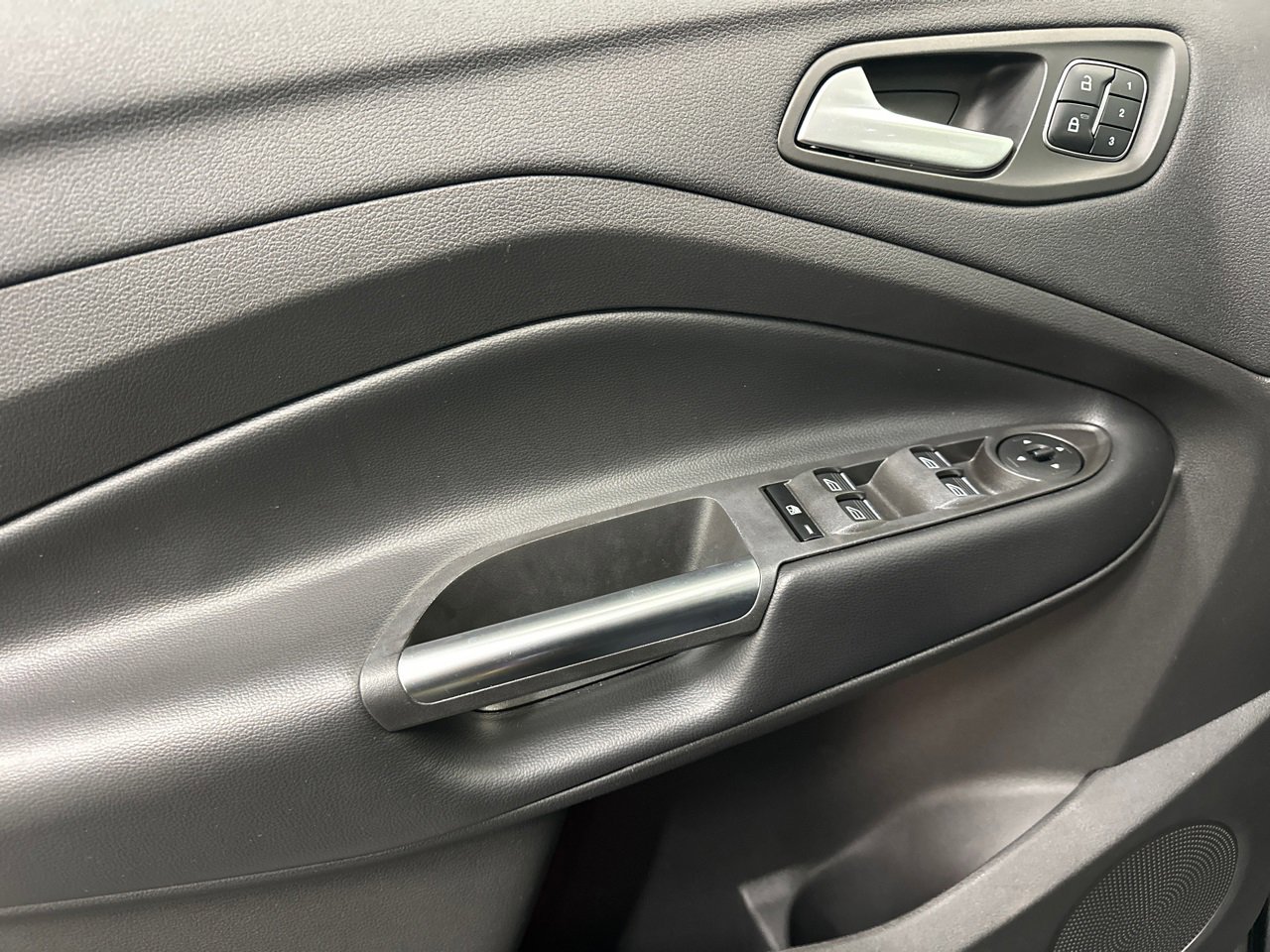 Used 2019 Ford Escape Titanium image 35