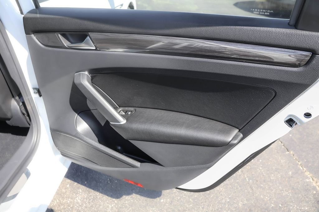 Used 2021 Volkswagen Passat 2.0T R-Line image 27