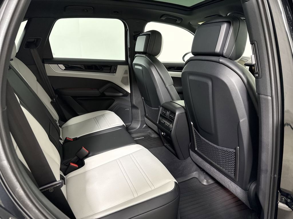 New 2026 Porsche Cayenne image 24