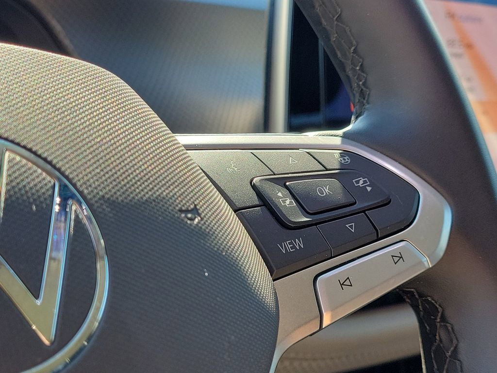 Certified 2025 Volkswagen Atlas Peak Edition SE AWD/4WD image 32