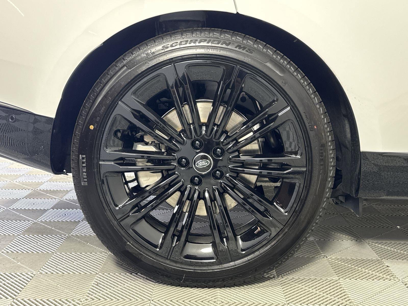 New 2025 Land Rover Range Rover SE image 37