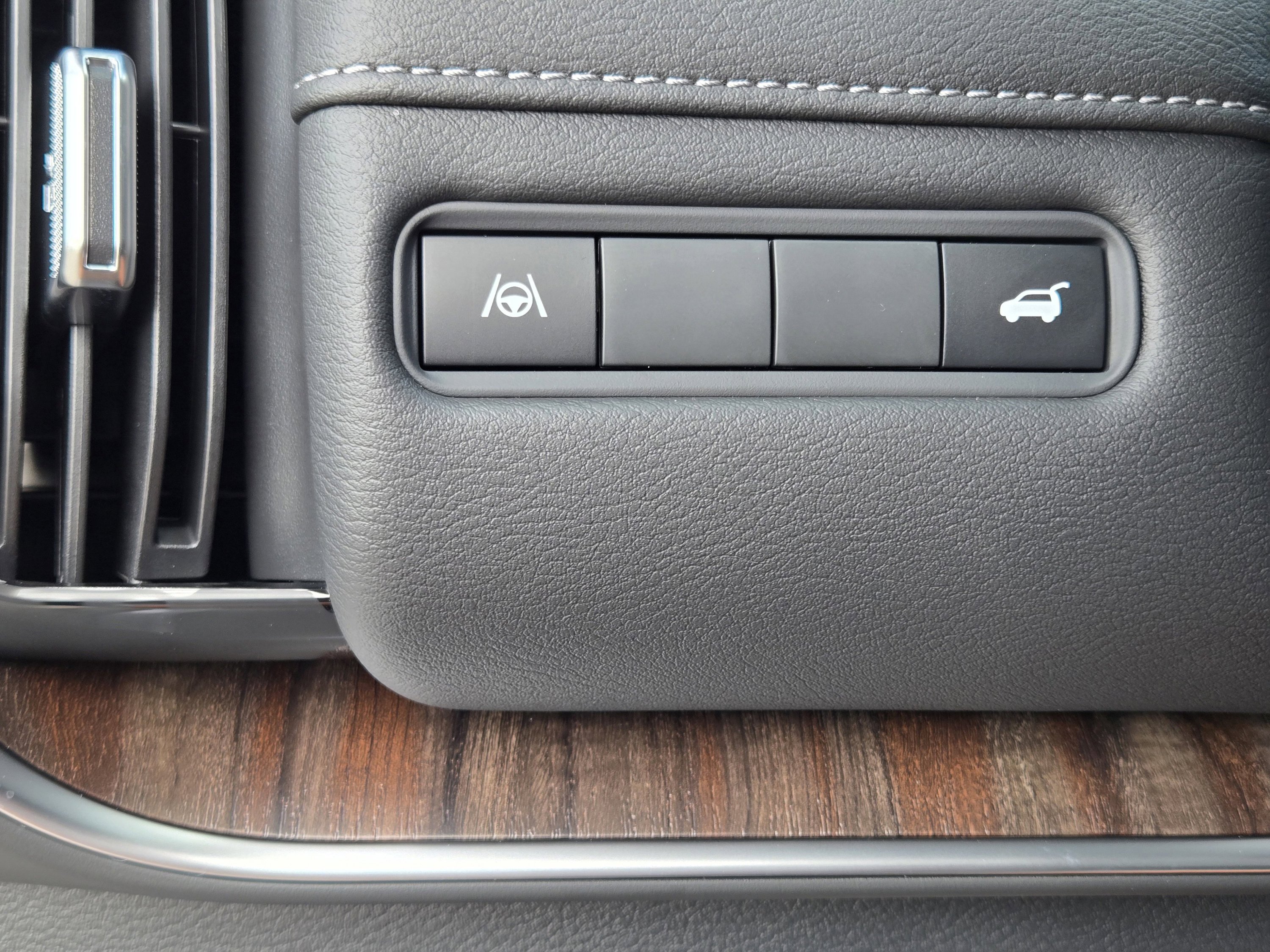 New 2026 Nissan Armada SL w/ Captain's Chari Seat Package RWD image 21