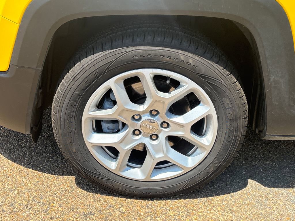 Used 2018 Jeep Renegade Latitude w/ Popular Equipment Group FWD image 26