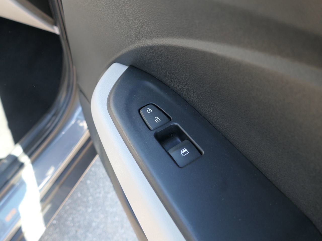 Used 2023 Hyundai Venue SEL image 25