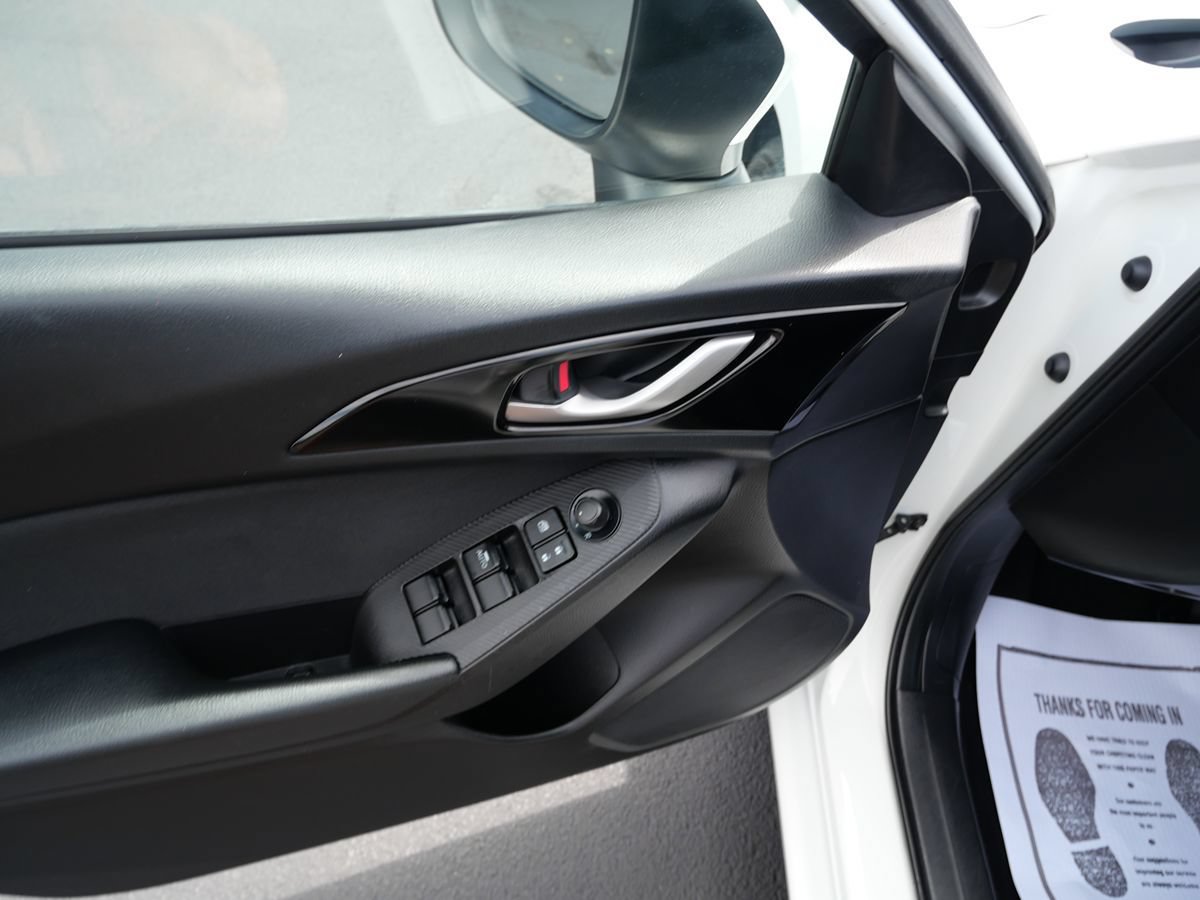 Used 2016 MAZDA MAZDA3 i Touring FWD image 14