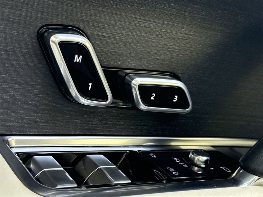Certified 2023 Land Rover Range Rover SE image 19