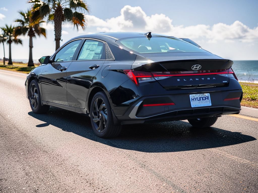 New 2026 Hyundai Elantra Sport FWD image 7