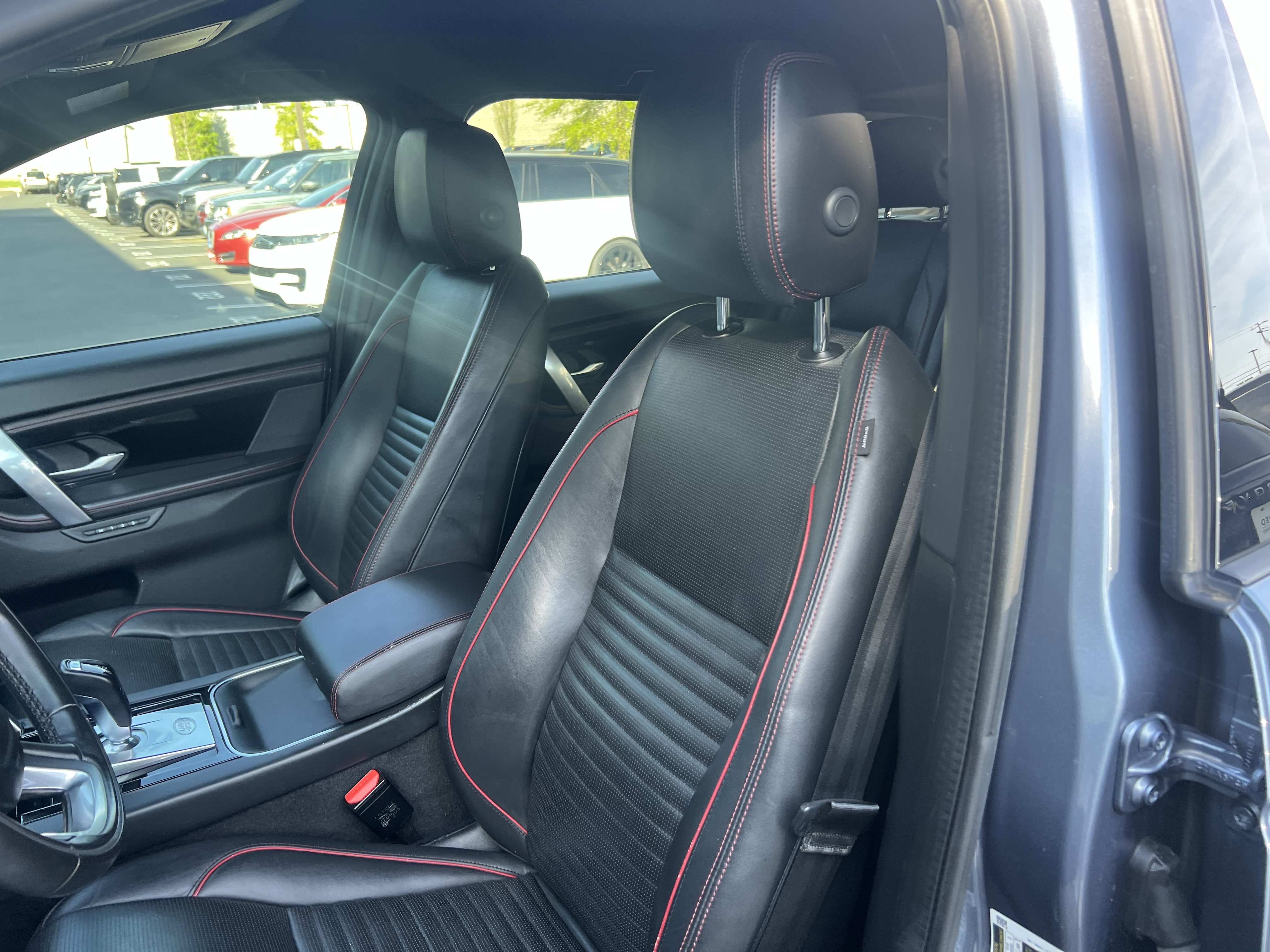 Used 2020 Land Rover Discovery Sport SE R-Dynamic image 16