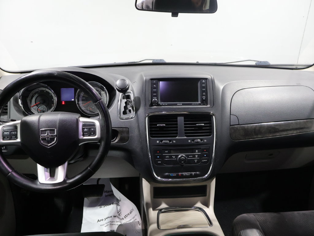 Used 2011 Dodge Grand Caravan Crew w/ Entertainment Group 1 FWD image 16
