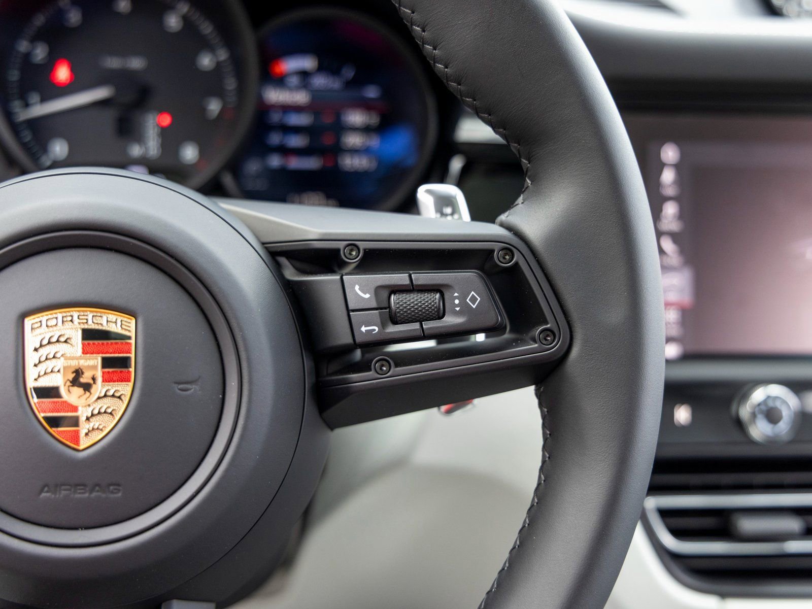 New 2025 Porsche Macan image 34