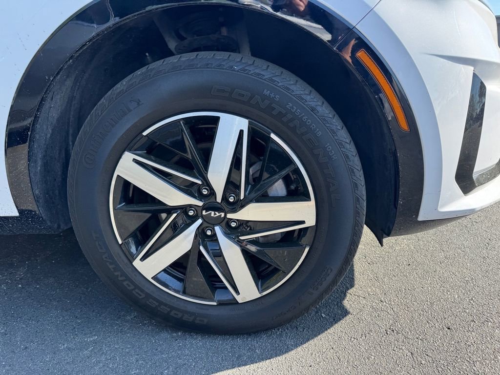 Certified 2023 Kia Sorento S image 2