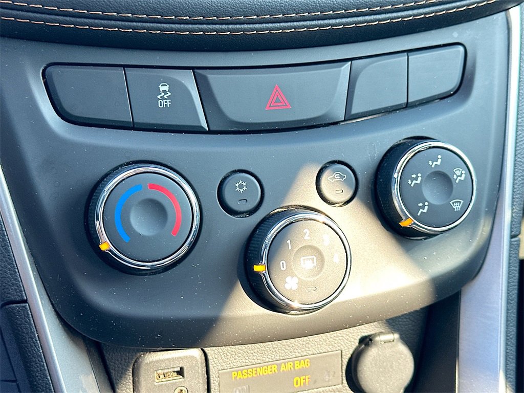 Certified 2022 Chevrolet Trax LT w/ LT Convenience Package image 15