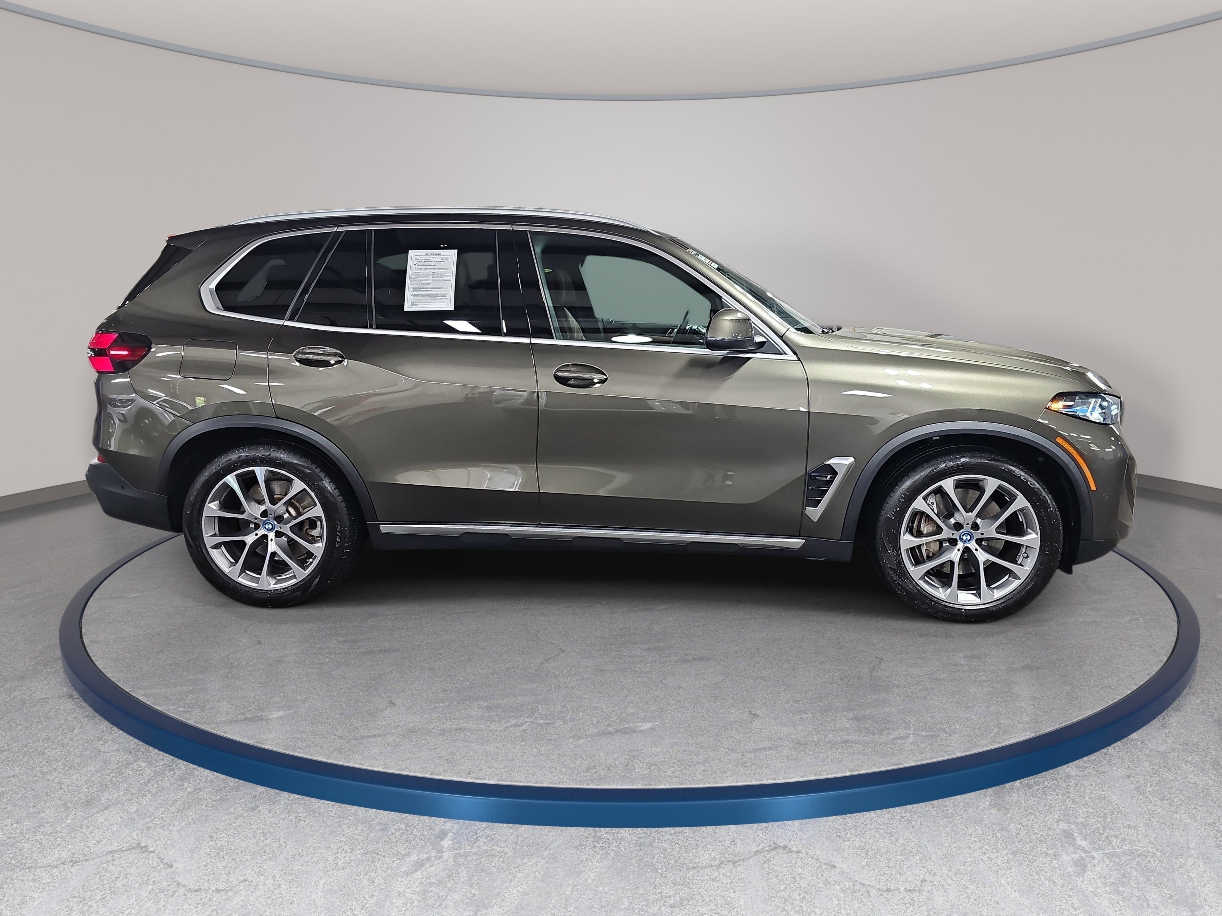 Certified 2024 BMW X5 xDrive50e w/ Premium Package AWD/4WD image 9