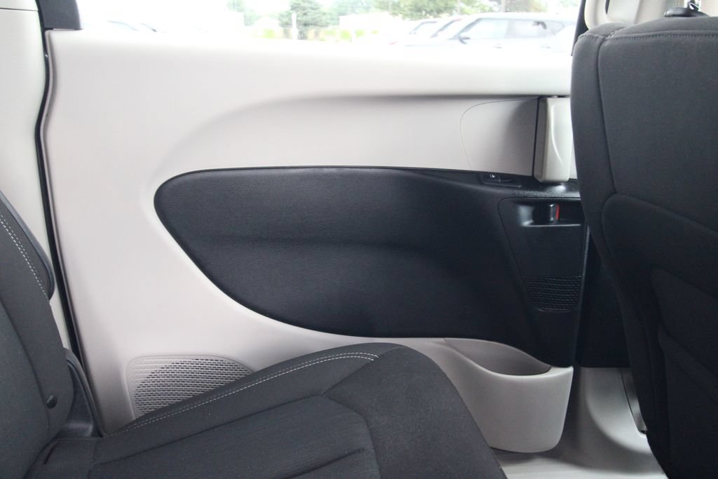Used 2022 Chrysler Voyager LX FWD image 37