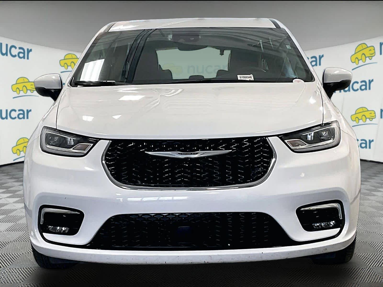 Used 2023 Chrysler Pacifica Touring-L FWD image 2