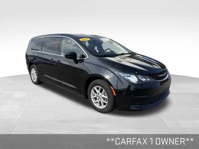Used 2017 Chrysler Pacifica Touring FWD image 2