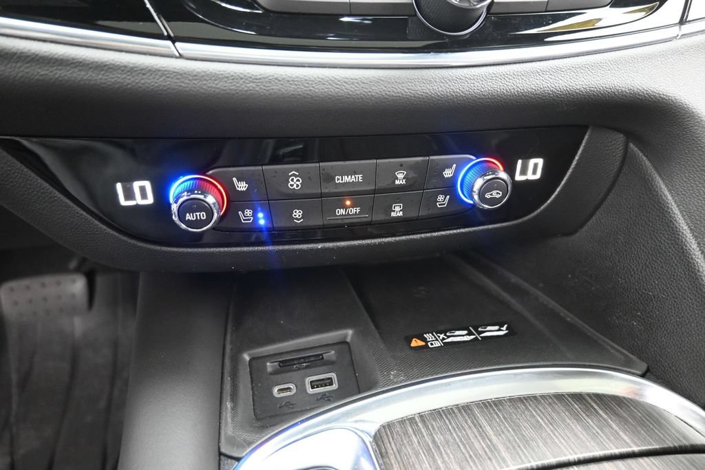 Used 2022 Buick Enclave Avenir w/ Avenir Technology Package AWD/4WD image 21