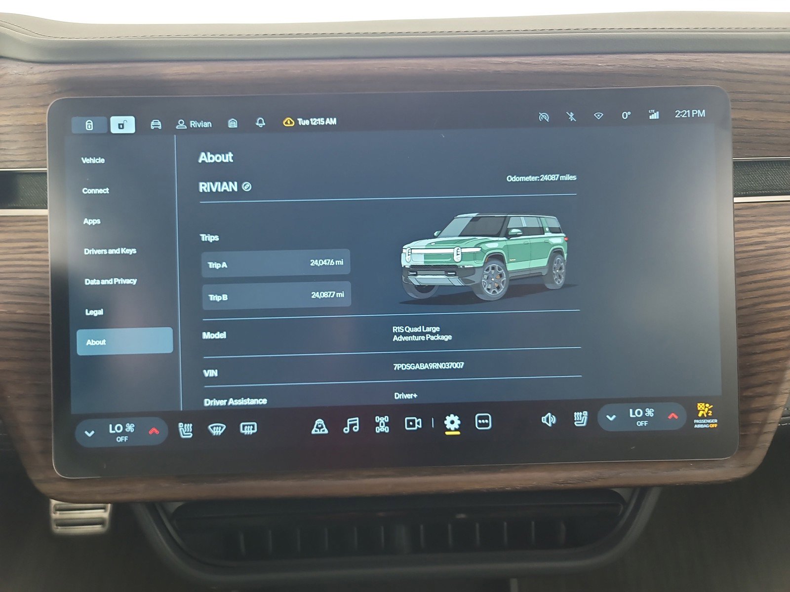 Used 2024 Rivian R1S Adventure image 29