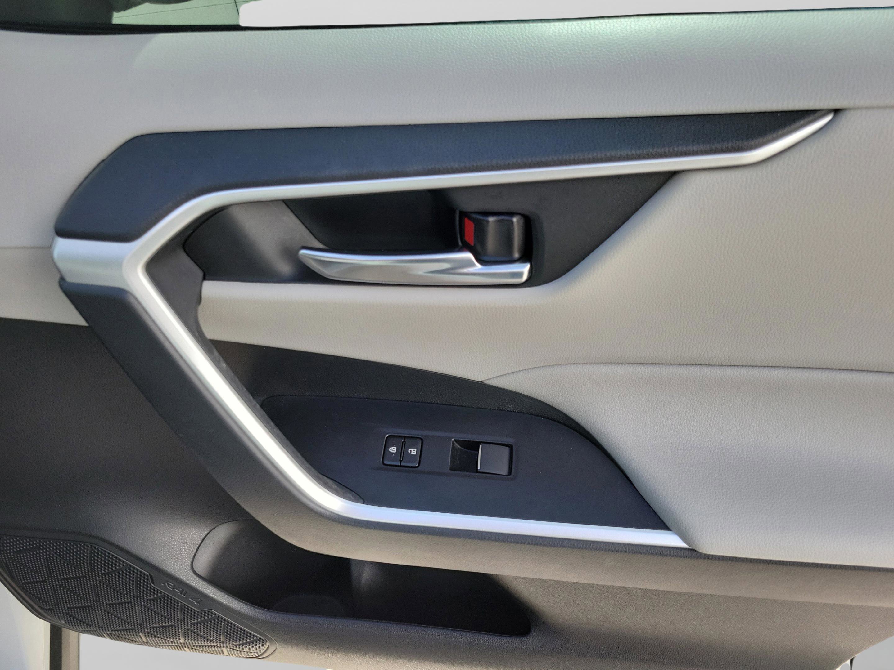 Certified 2021 Toyota RAV4 XLE Premium AWD/4WD image 9