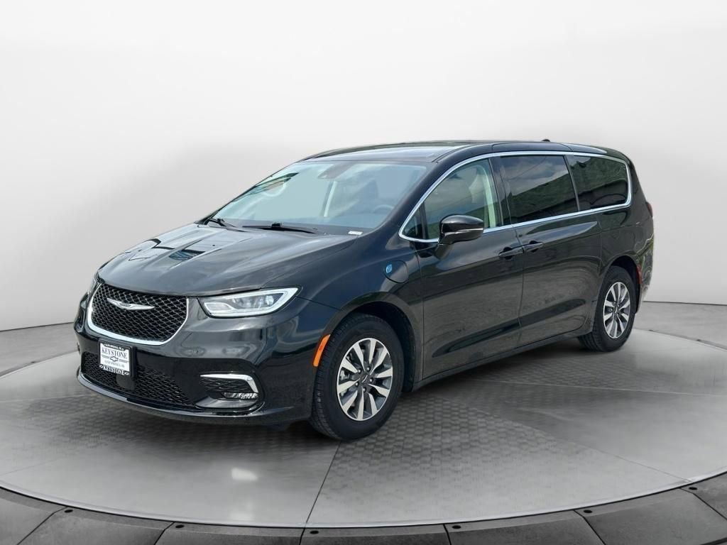 Used 2024 Chrysler Pacifica Select image 7