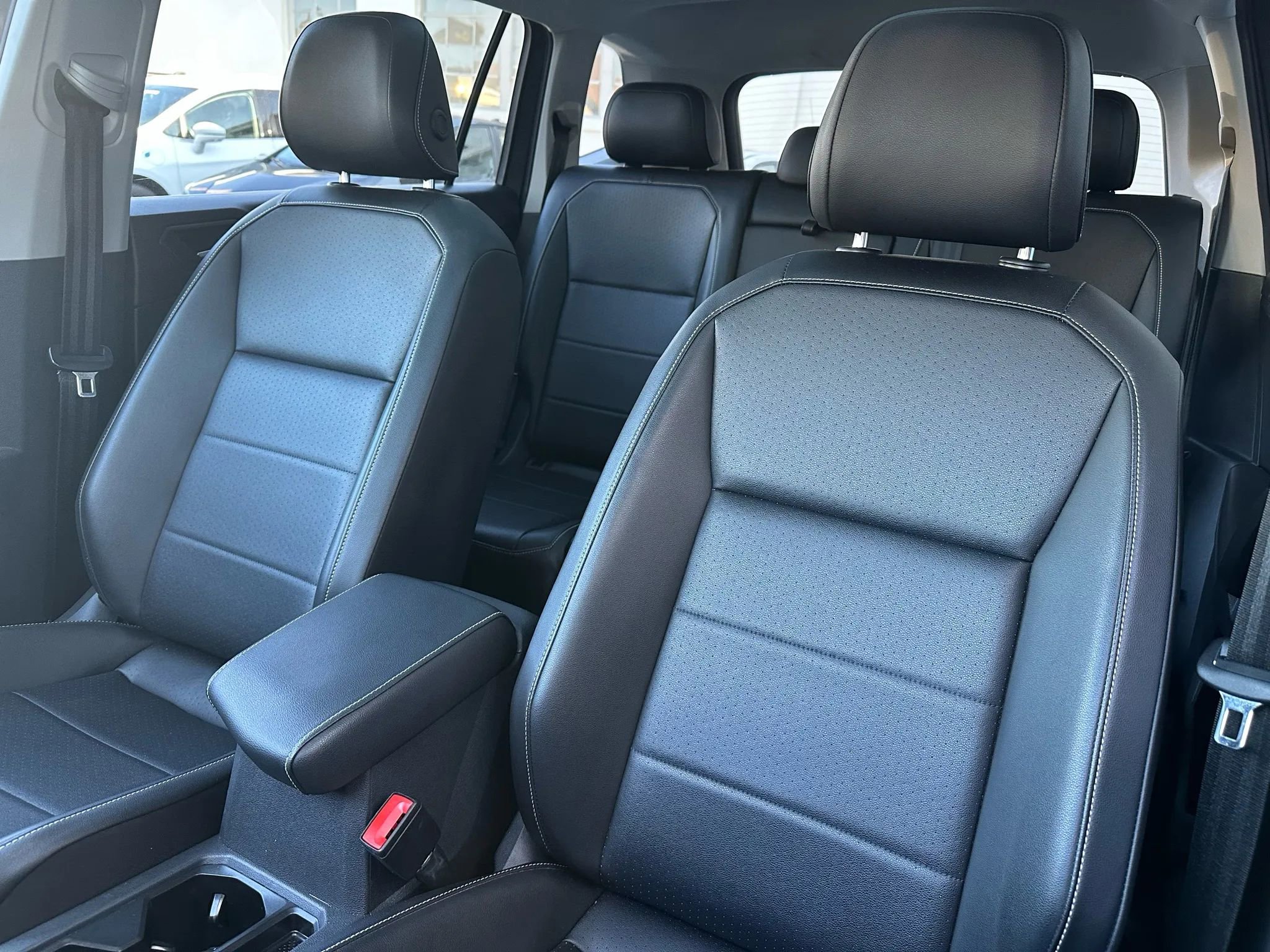 Used 2021 Volkswagen Tiguan SE w/ Panoramic Sunroof Package image 11