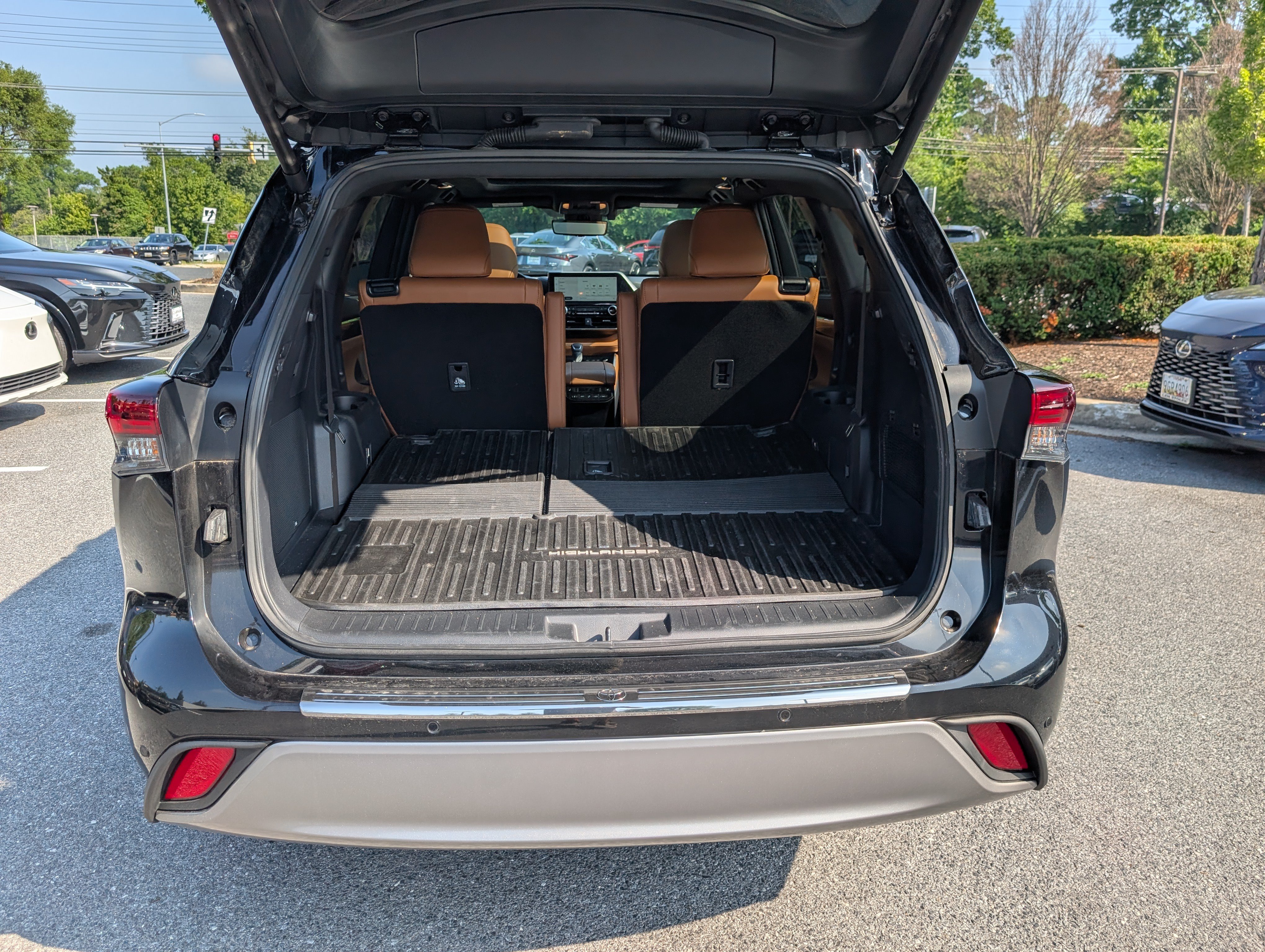 Used 2025 Toyota Highlander Platinum AWD/4WD image 13