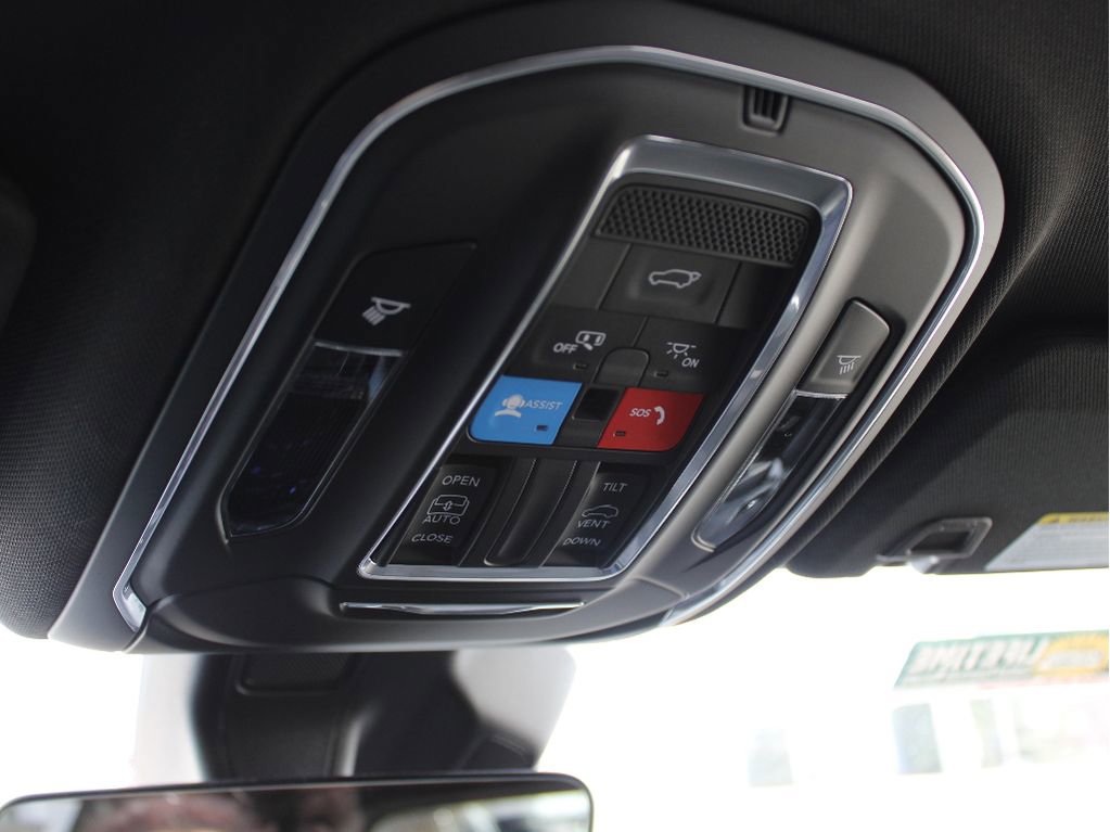 New 2025 Jeep Grand Cherokee Altitude image 19