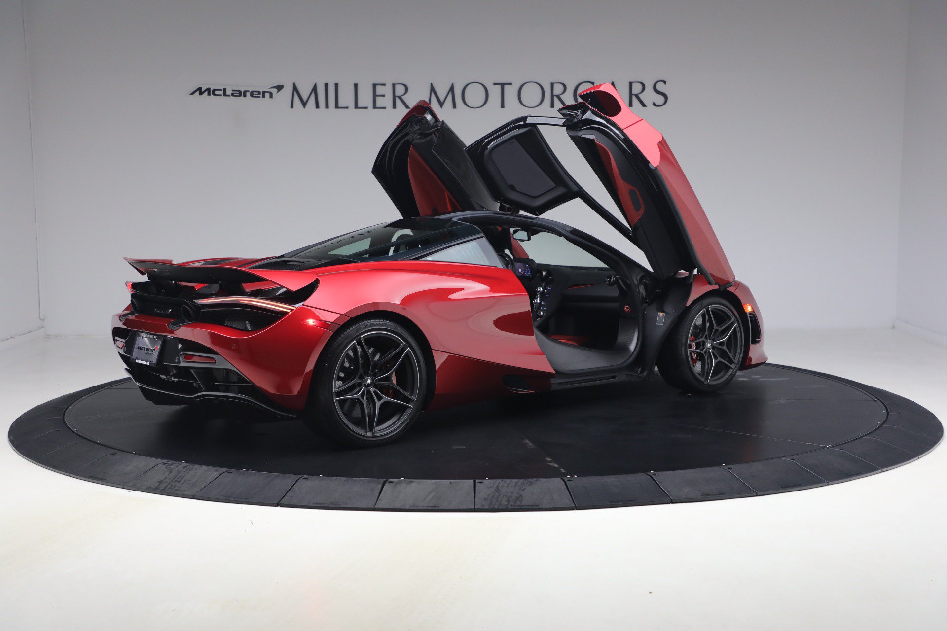 Used 2019 McLaren 720S Performance RWD image 17