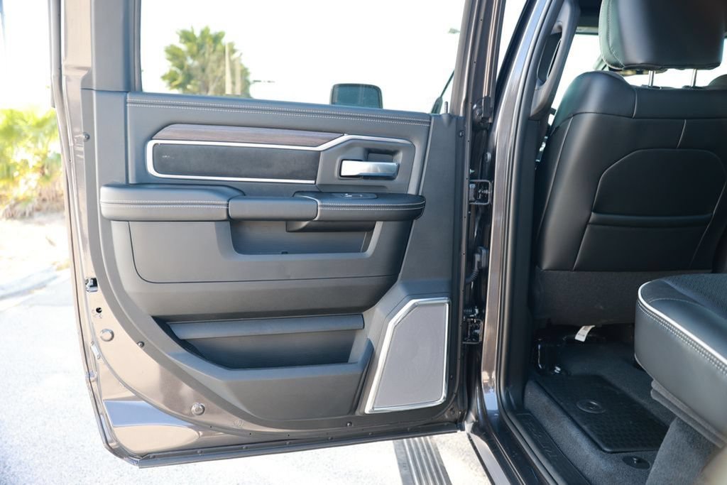 New 2026 RAM 3500 Laramie AWD/4WD image 32