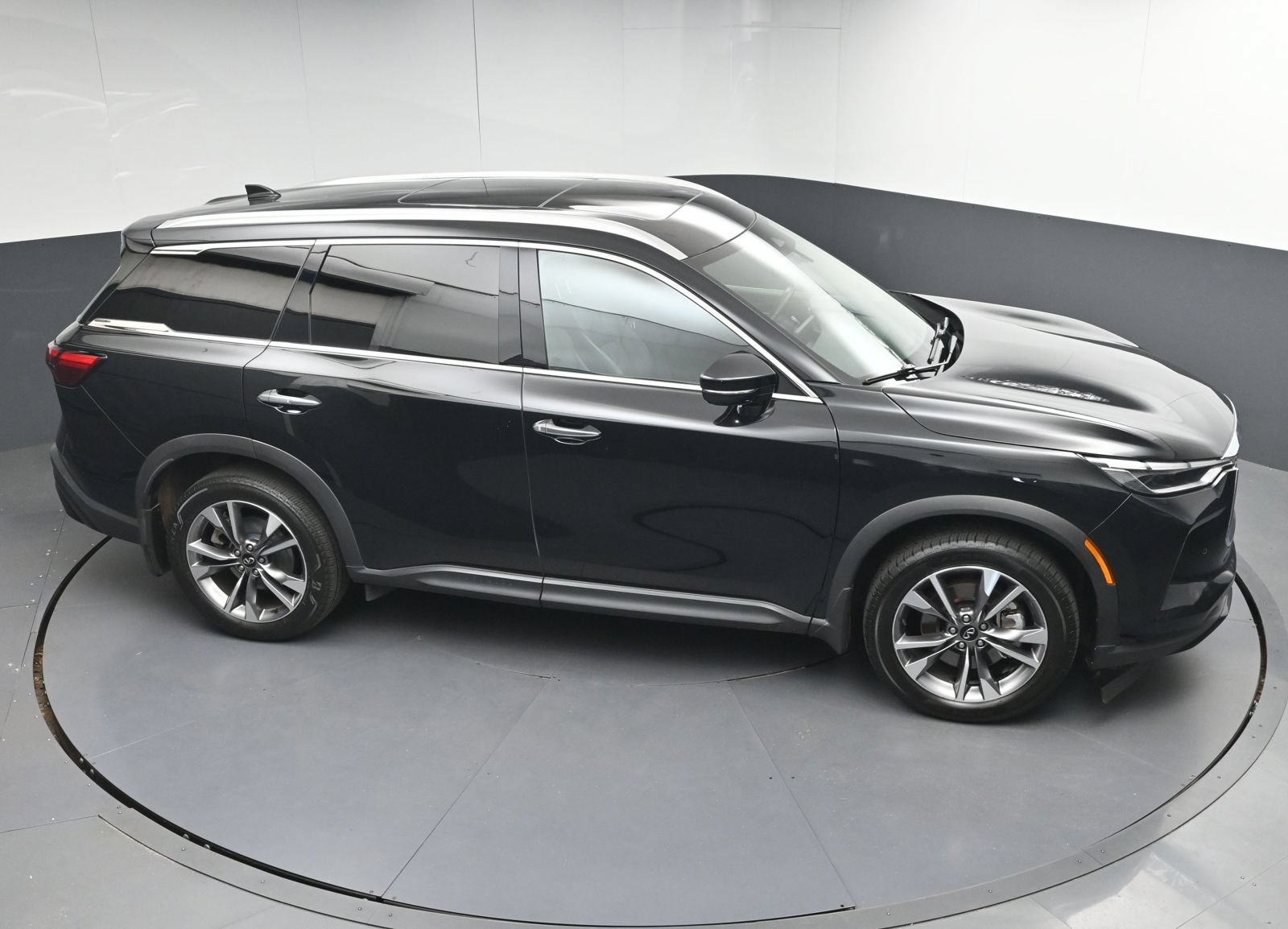 Used 2023 INFINITI QX60 Luxe w/ Cargo Package FWD image 35