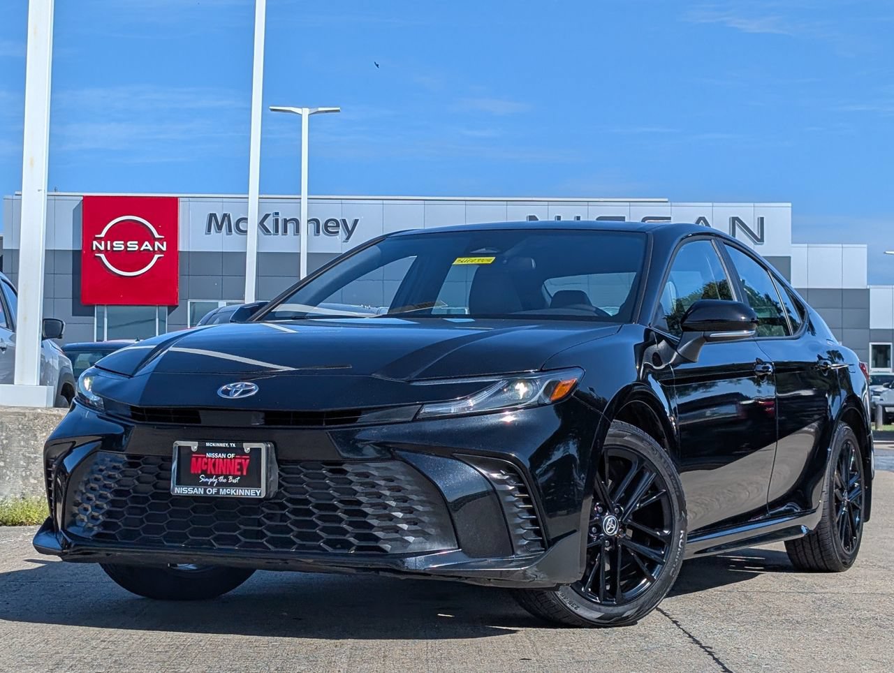 Used 2025 Toyota Camry SE AWD/4WD image 2