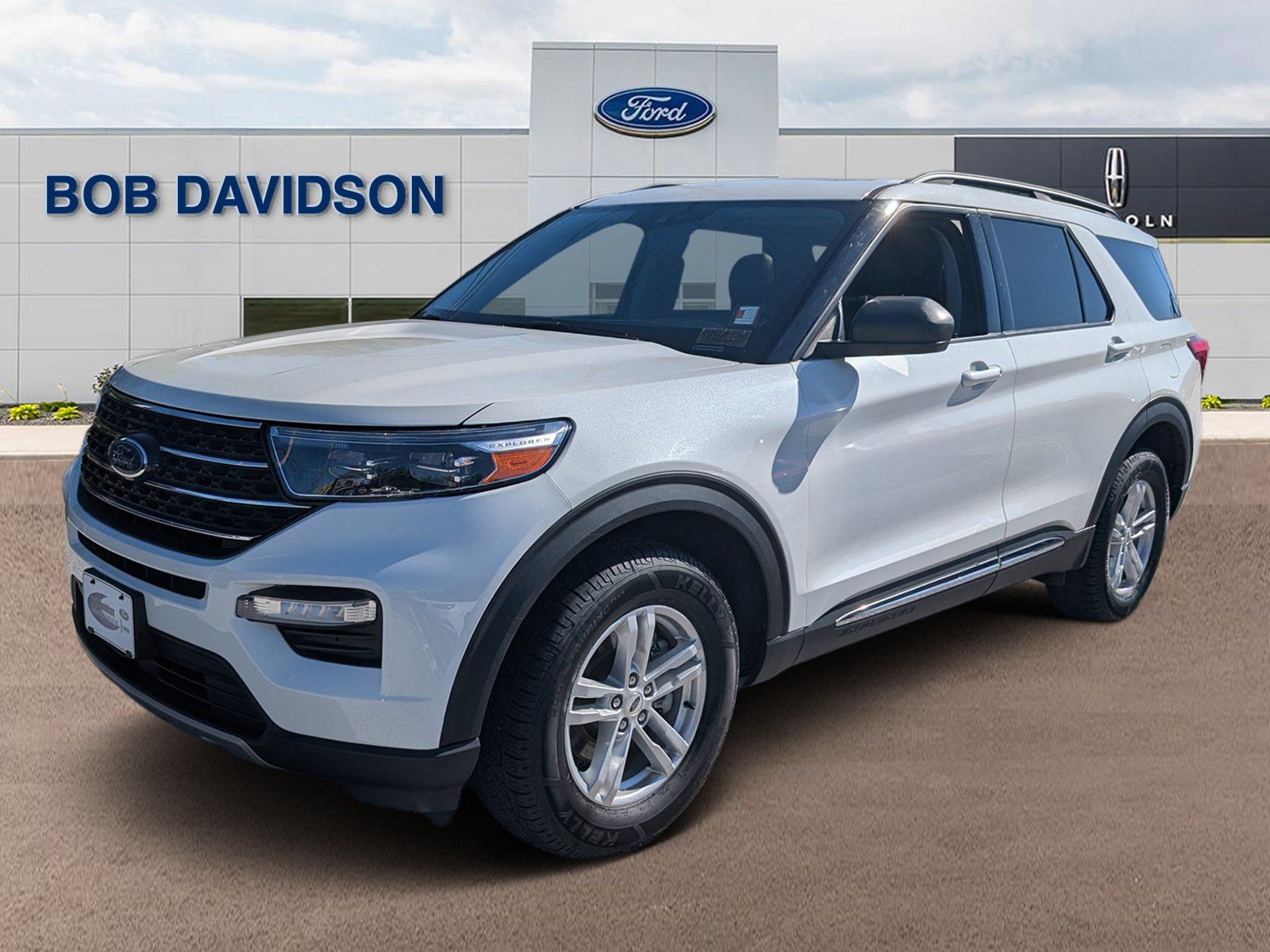 Certified 2022 Ford Explorer XLT w/ Equipment Group 202A AWD/4WD image 1