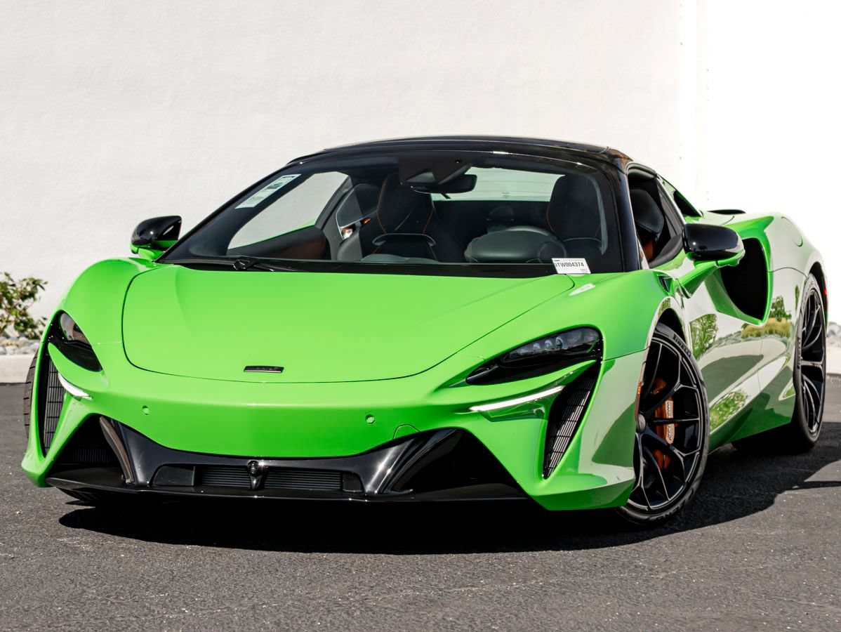 Used 2026 McLaren Artura Spider RWD image 2