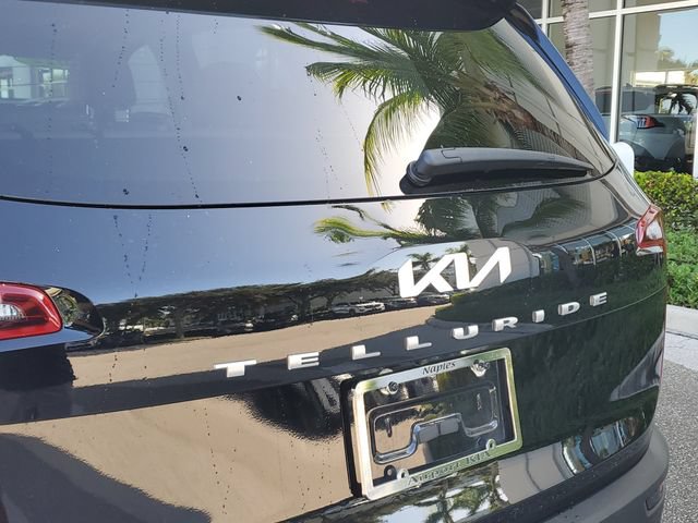 Certified 2022 Kia Telluride SX w/ Towing Package AWD/4WD image 8