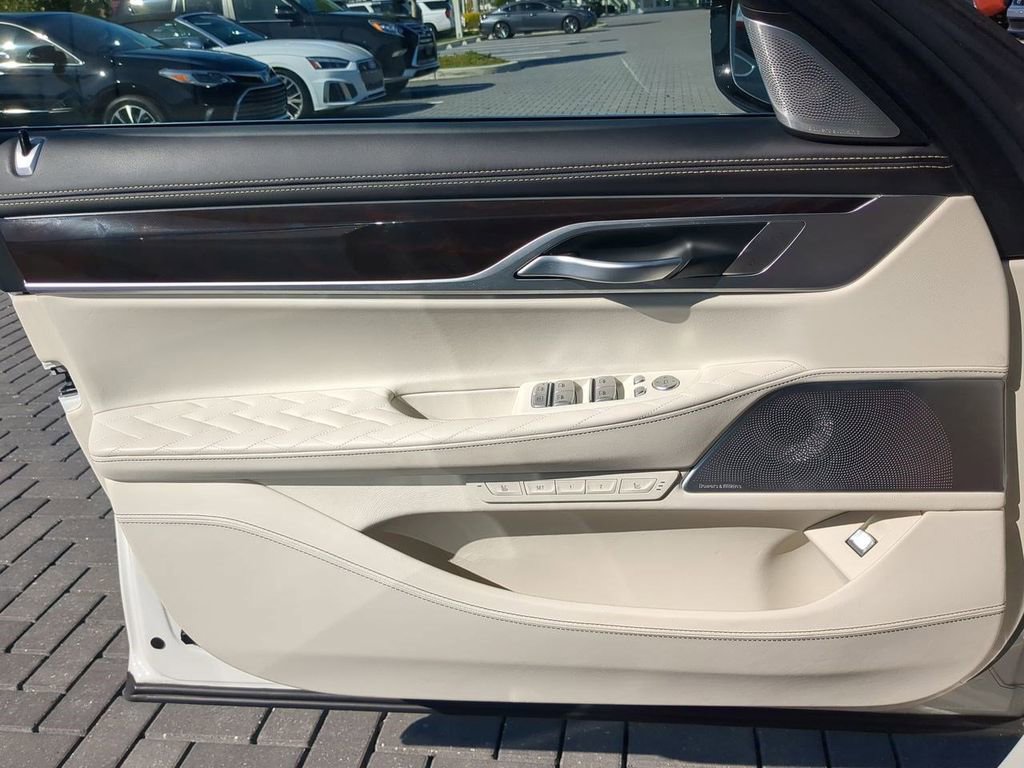 Used 2021 BMW ALPINA B7 xDrive image 32