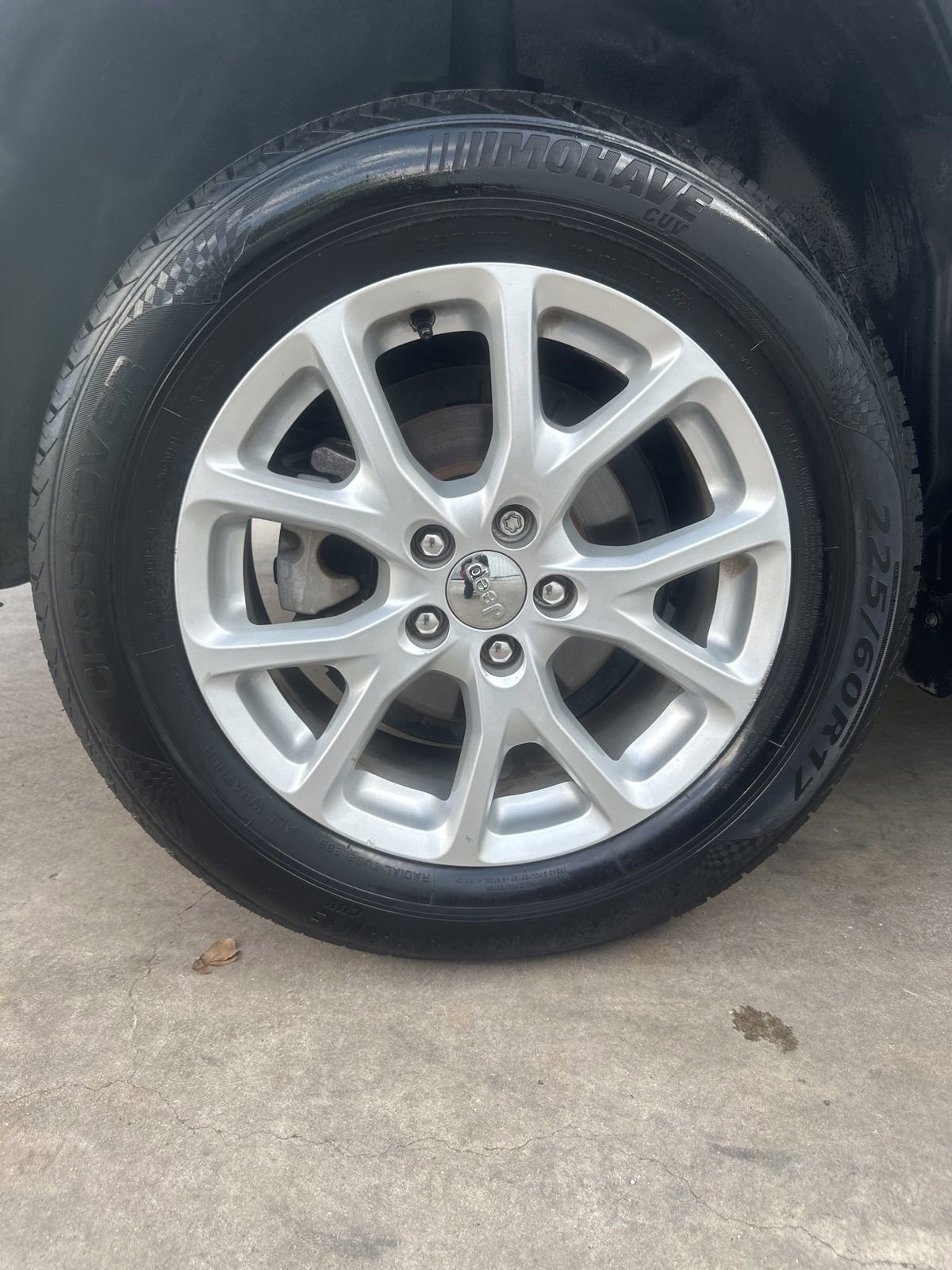 Used 2017 Jeep Cherokee Latitude w/ Comfort/Convenience Group image 27