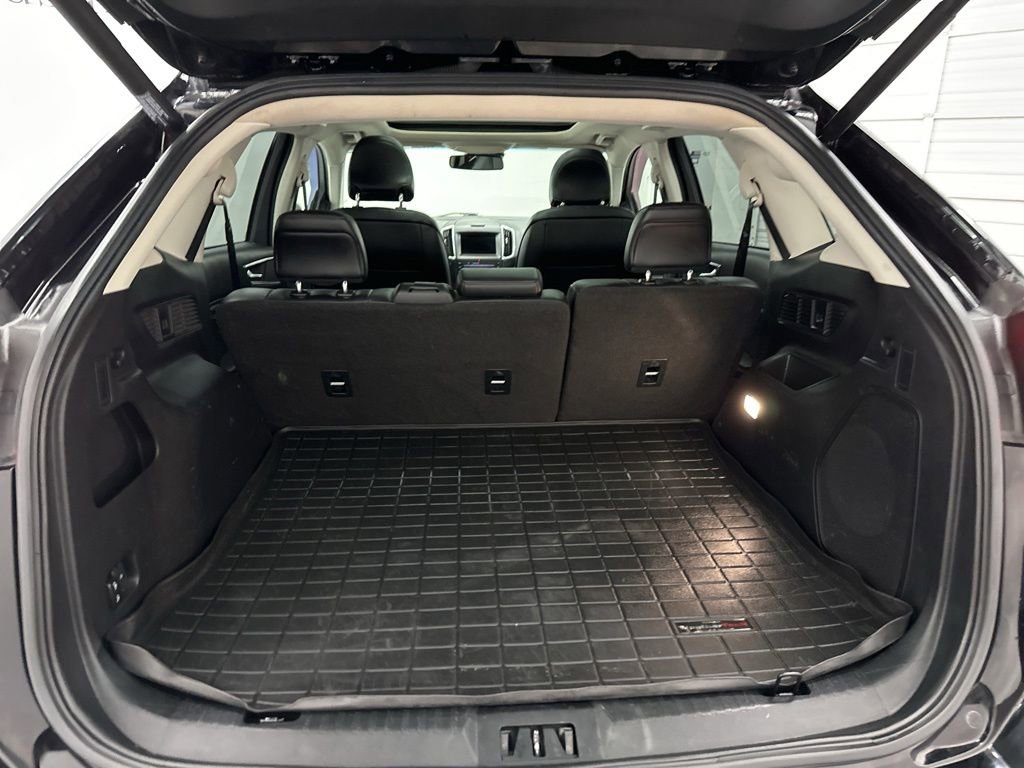 Used 2018 Ford Edge Titanium w/ Equipment Group 302A AWD/4WD image 23