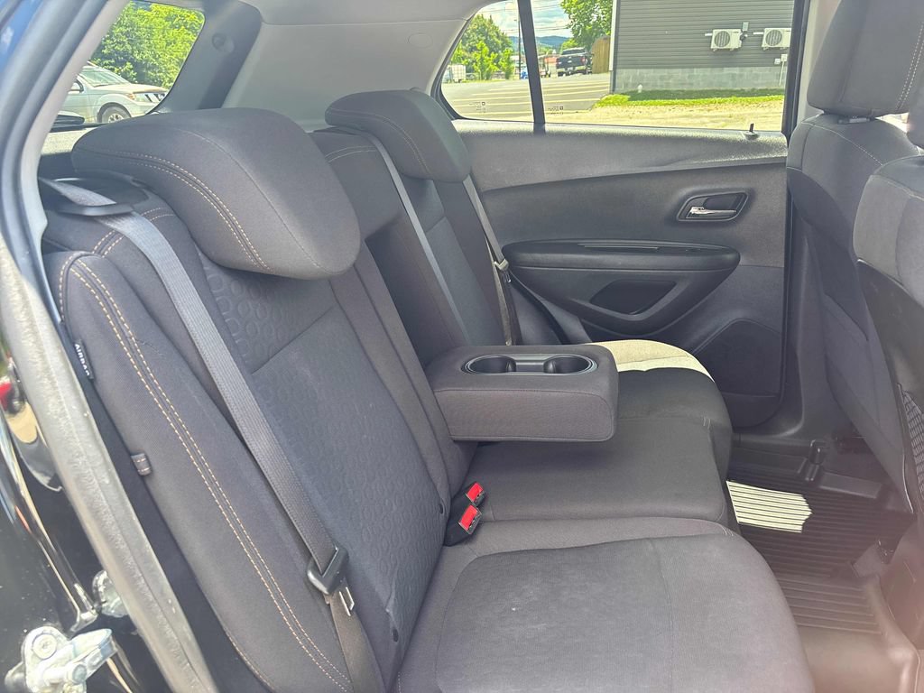 Used 2019 Chevrolet Trax LS w/ Tint and Cruise Package AWD/4WD image 25