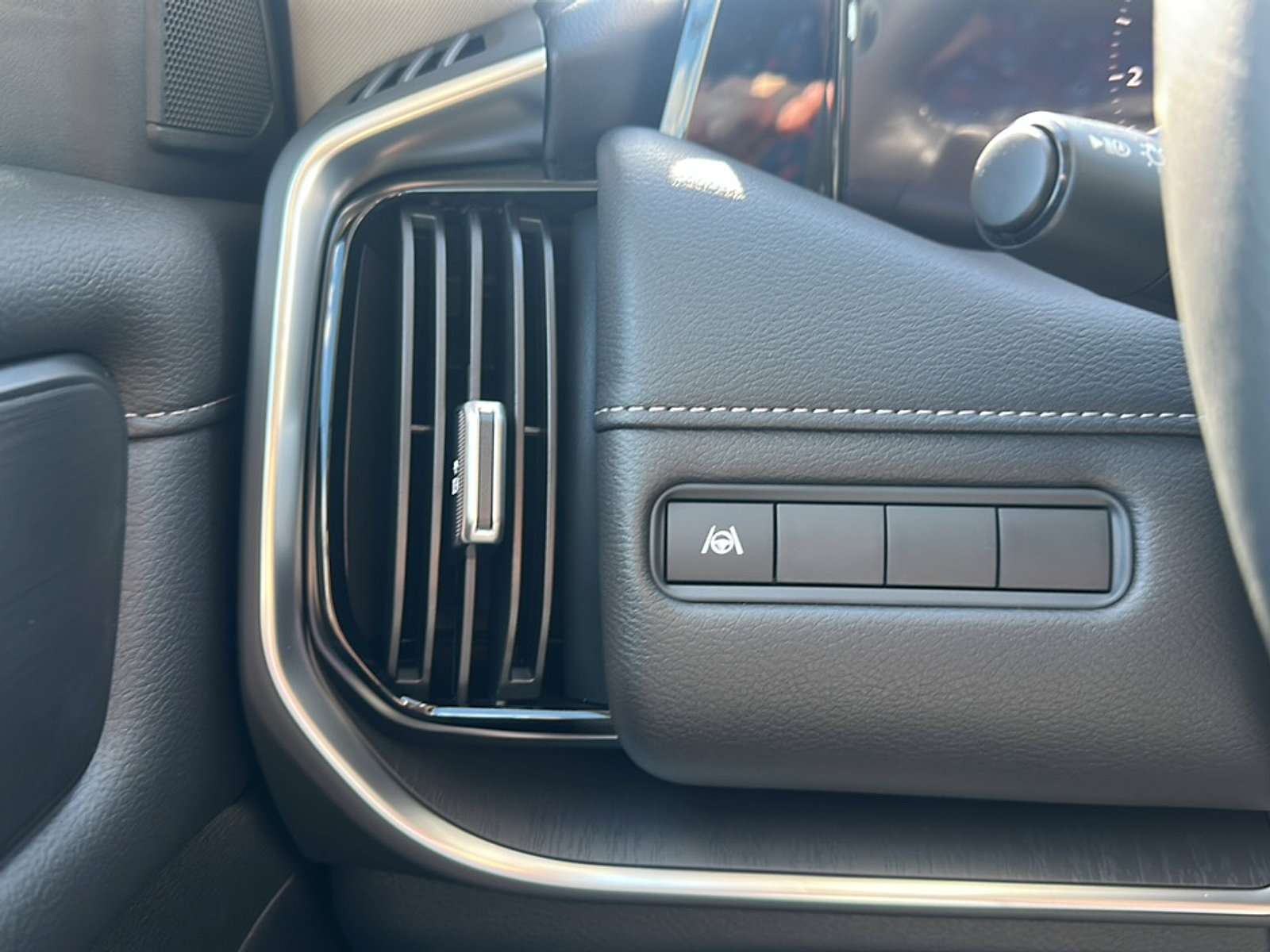 New 2026 Nissan Armada SV image 25