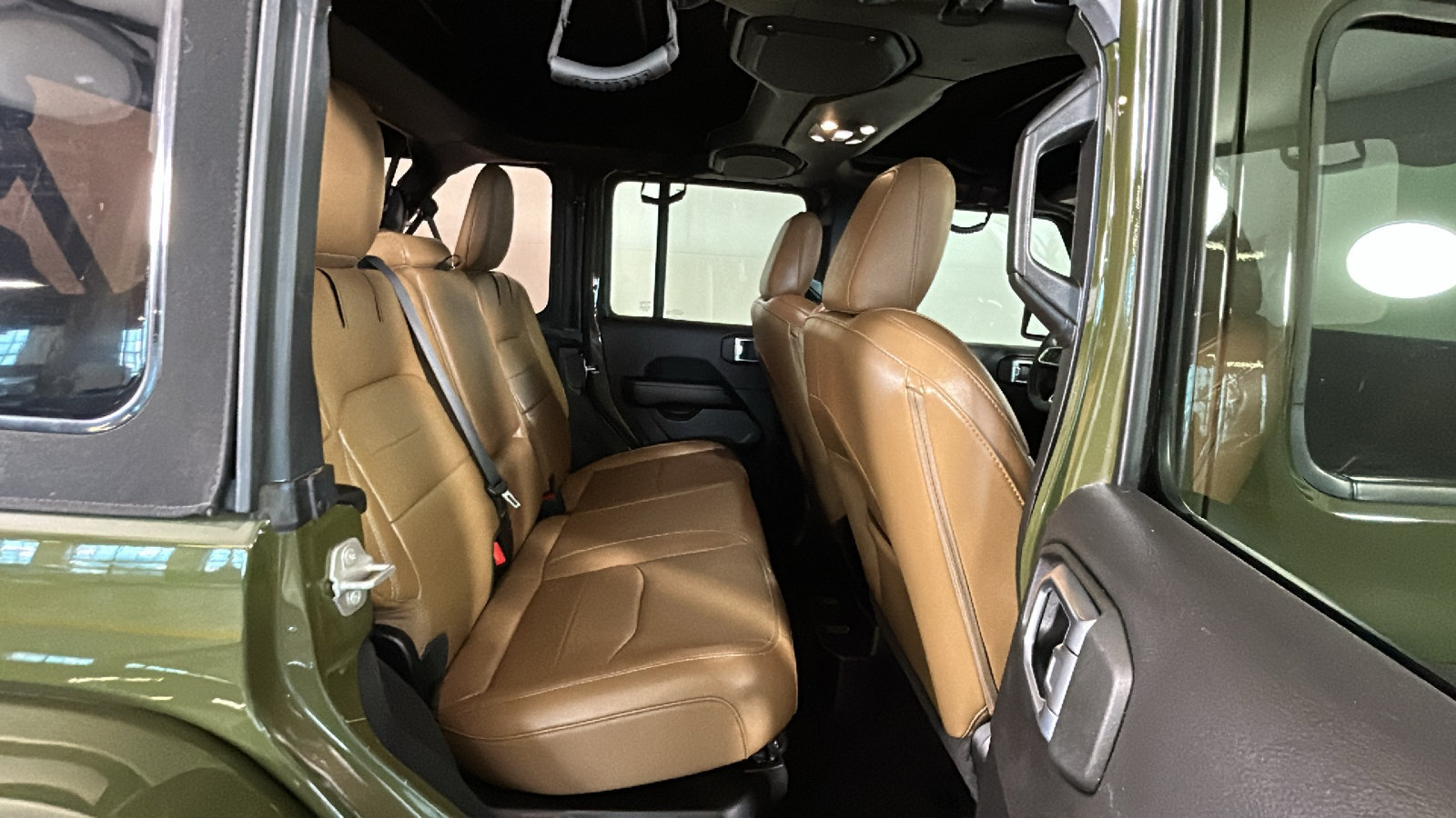 Used 2023 Jeep Wrangler Unlimited Sahara AWD/4WD image 33