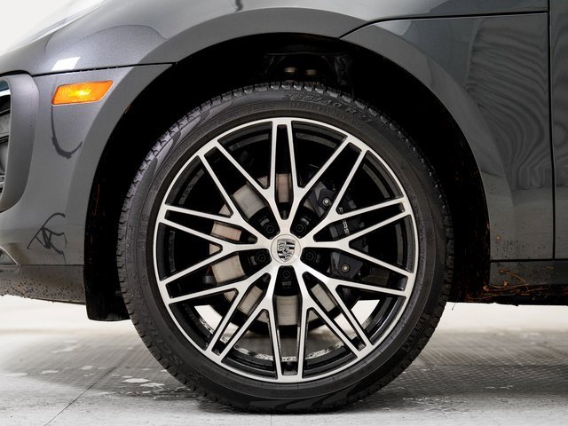 Certified 2025 Porsche Macan image 28
