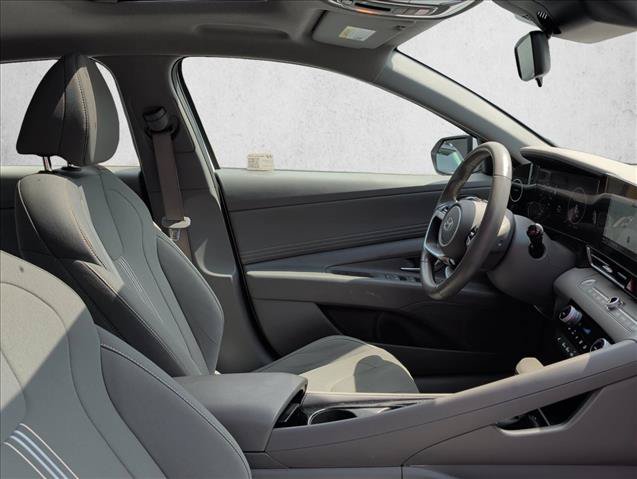 Used 2025 Hyundai Elantra SEL FWD image 28