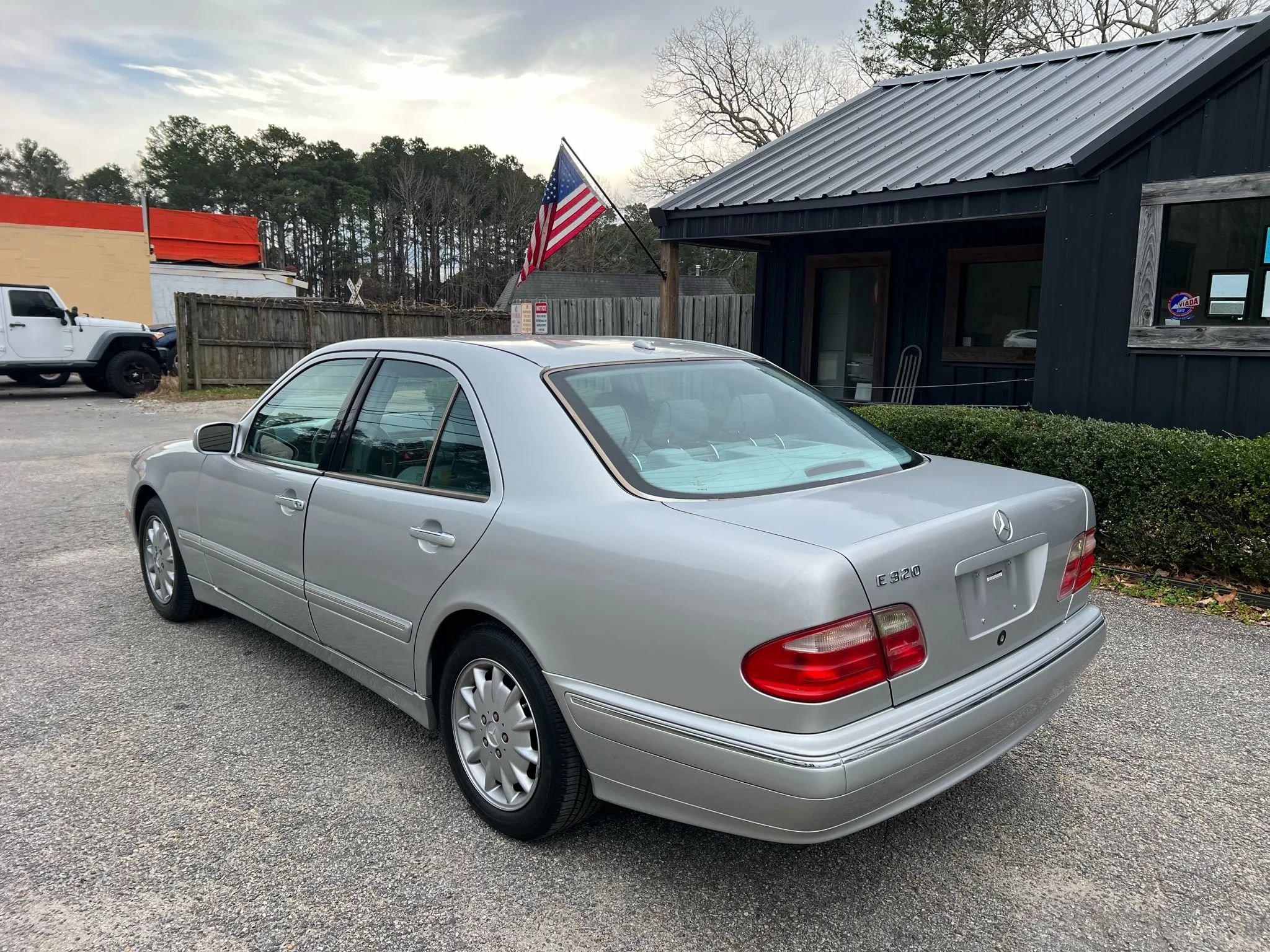 Used 2000 Mercedes-Benz E 320 Sedan image 7