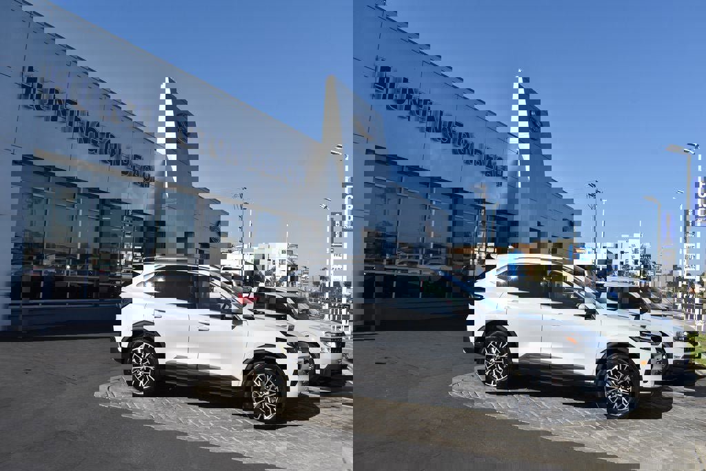 New 2025 Ford Escape SE w/ PHEV Premium Package image 3